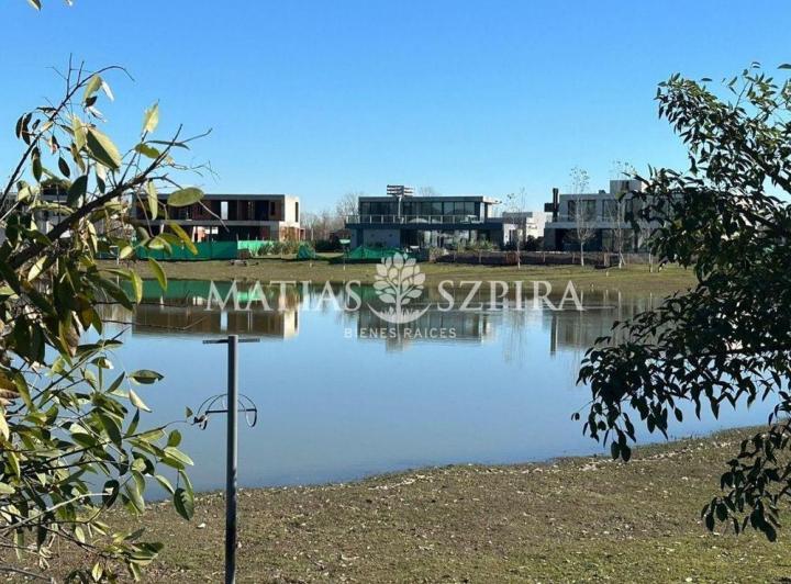 Terreno · 1212m²