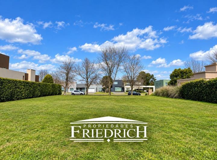 Terreno · 1200m²