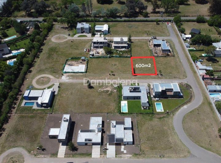 Terreno · 600m²