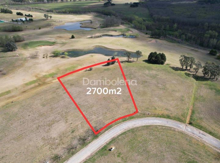 Terreno · 2700m²