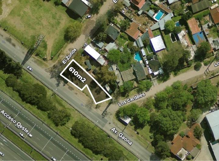 Terreno · 610m²