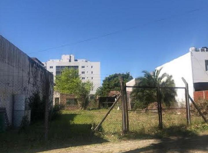 Terreno · 216m²