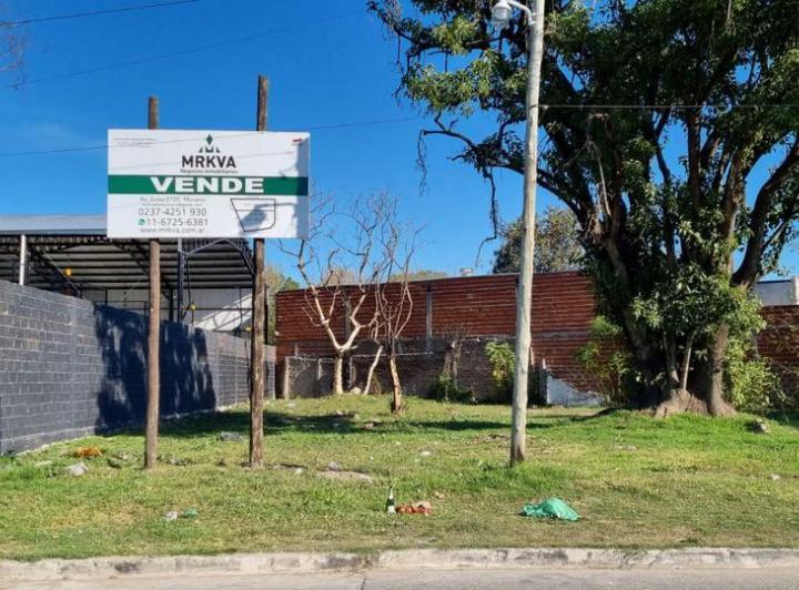 Terreno · 694m²