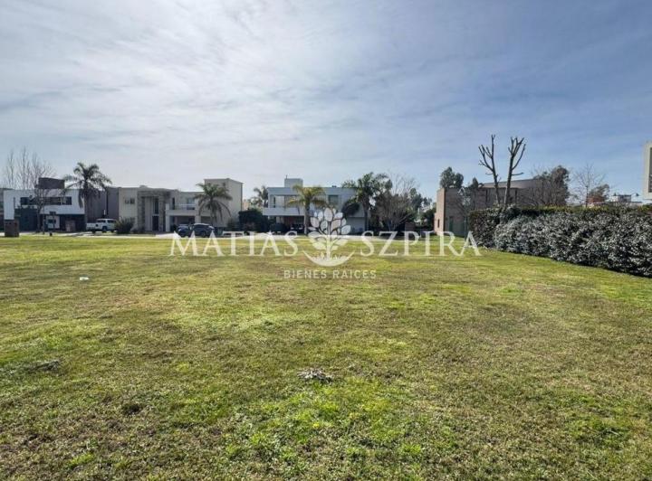 Terreno · 677m²