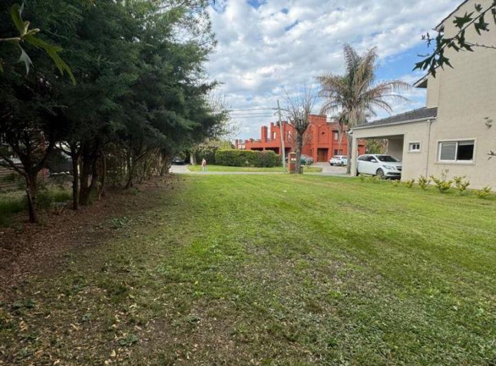 Terreno · 307m²