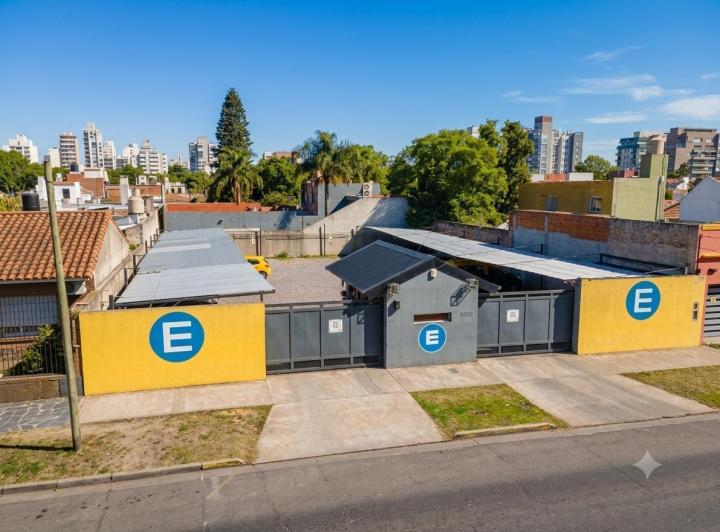 Terreno · 898m²