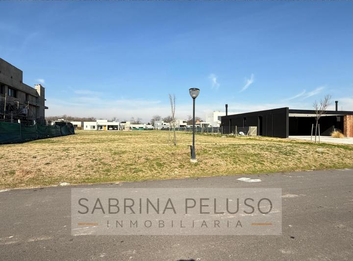 Terreno · 807m²