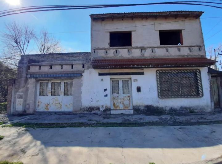 Terreno · 240m² · 1 Cochera