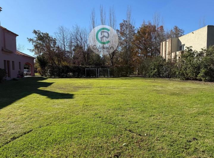 Terreno · 787m²