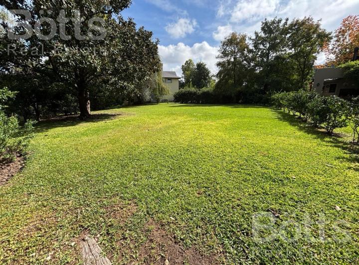 Terreno · 715m²