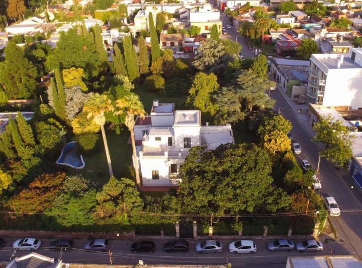 Terreno · 886m²