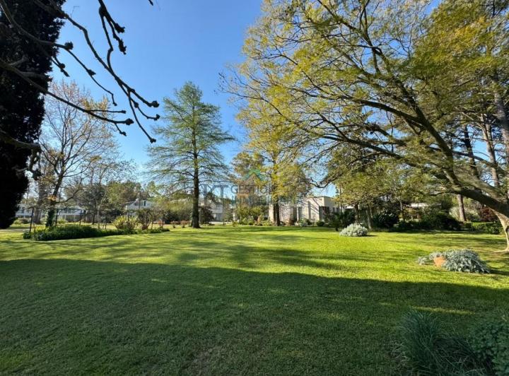 Terreno · 1600m²