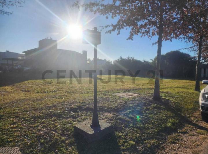 Terreno · 905m²