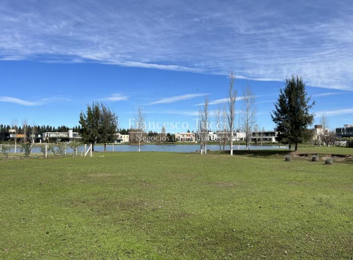 Terreno · 1158m²
