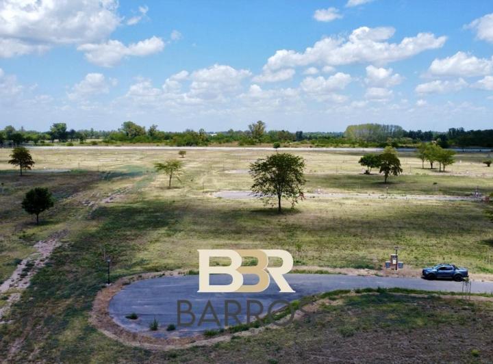 Terreno · 928m²