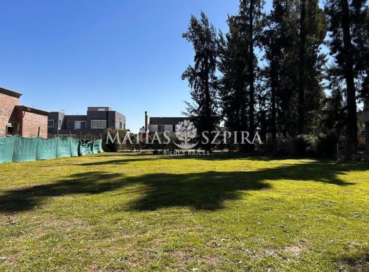 Terreno · 709m²
