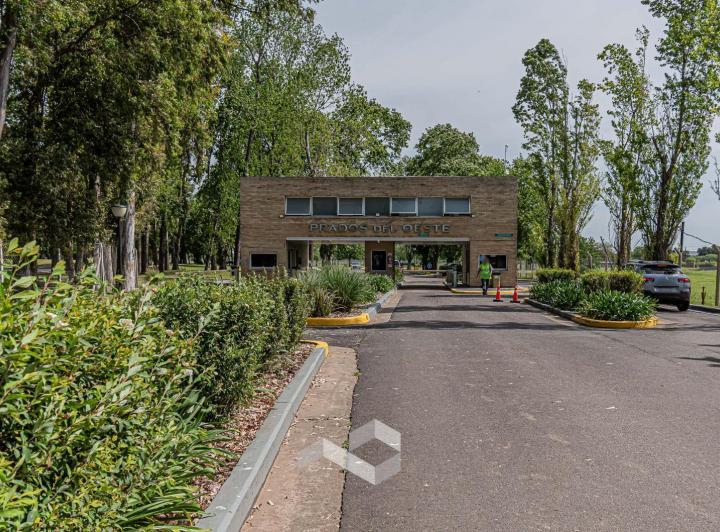 Terreno · 803m²