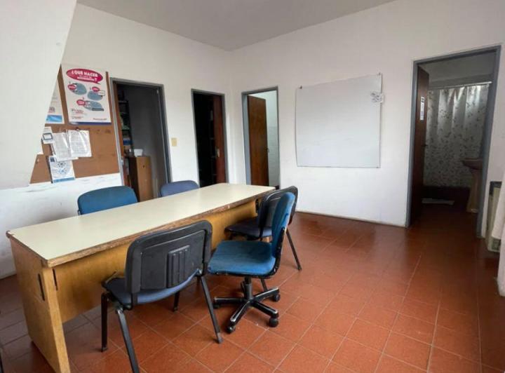 Local comercial · 240m² · 4 Ambientes · 1 Cochera