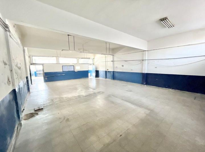 Local comercial · 180m²