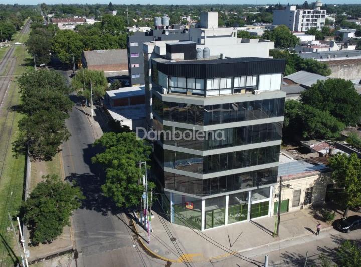 Local comercial · 143m²