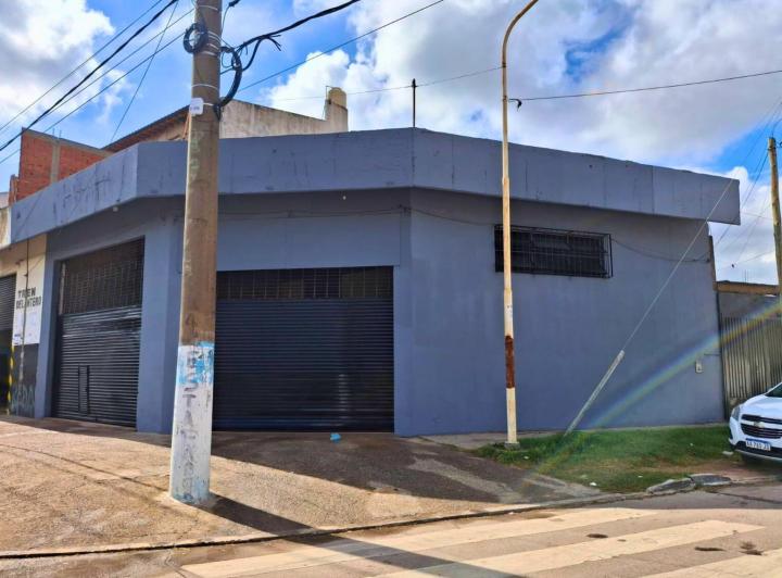 Local comercial · 140m² · 3 Ambientes