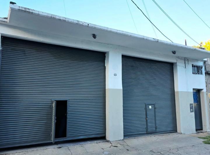 Local comercial · 125m² · 1 Ambiente · 4 Cocheras