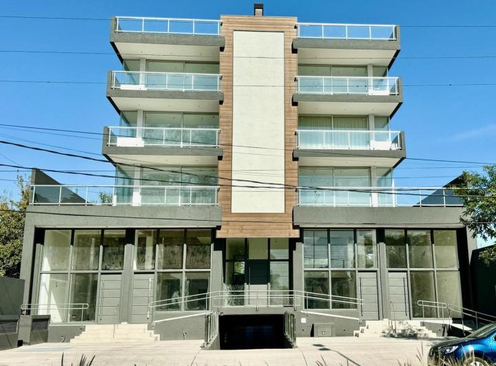 Local comercial · 80m² · 2 Ambientes · 1 Cochera