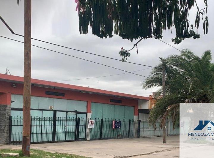 Local comercial · 900m²