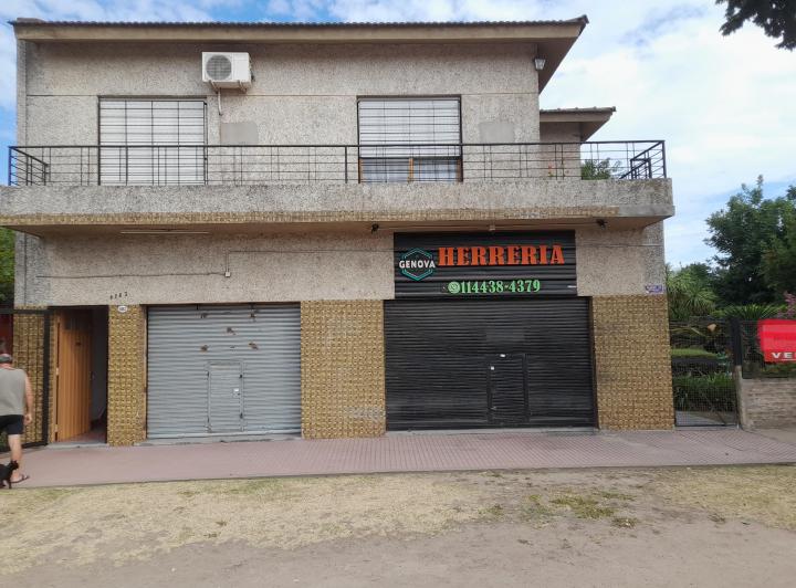 Local comercial · 300m² · 2 Dormitorios · 5 Cocheras