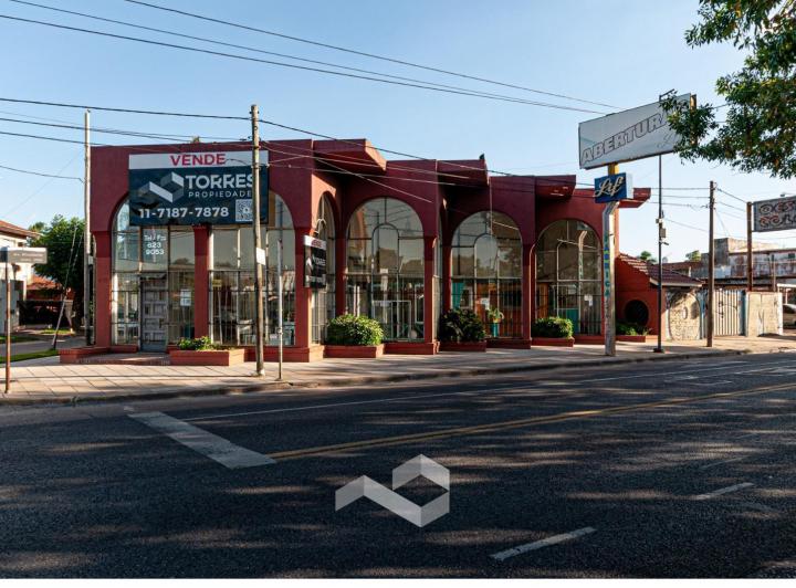Local comercial · 315m² · 4 Ambientes · 1 Cochera