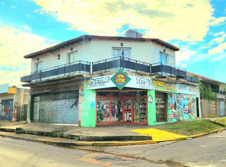 Local comercial · 220m² · 4 Ambientes · 1 Cochera