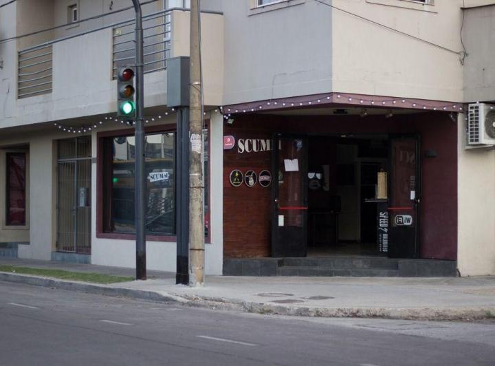 Local comercial · 210m² · 5 Cocheras