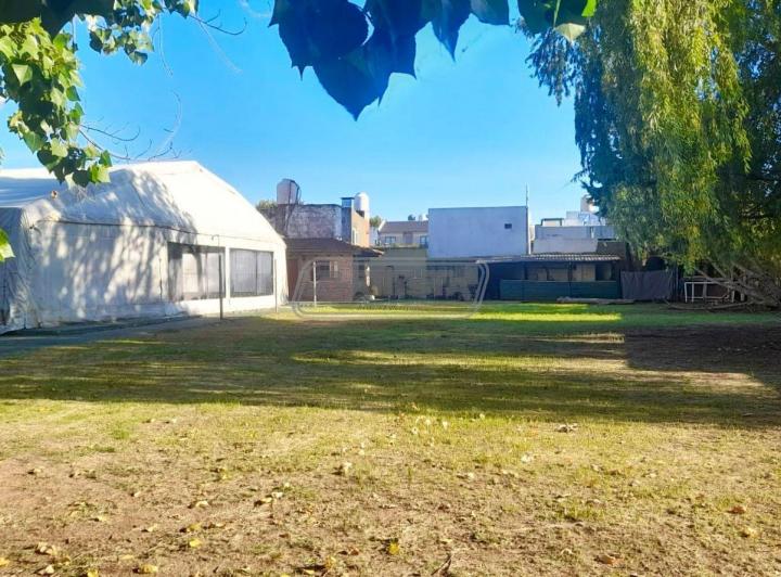 Local comercial · 587m²