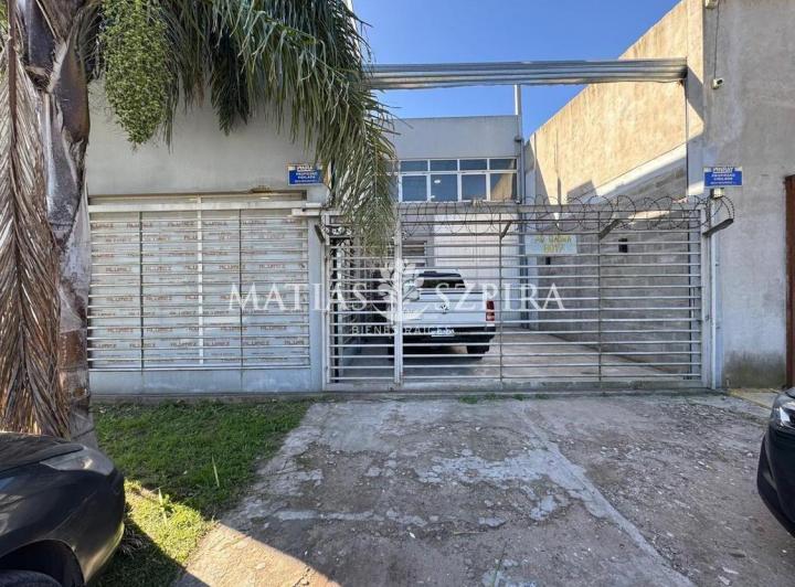 Local comercial · 256m² · 2 Cocheras