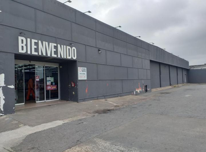 Local comercial · 1142m² · 10 Cocheras