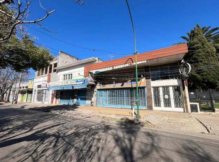 Local comercial · 600m² · 8 Ambientes · 4 Cocheras
