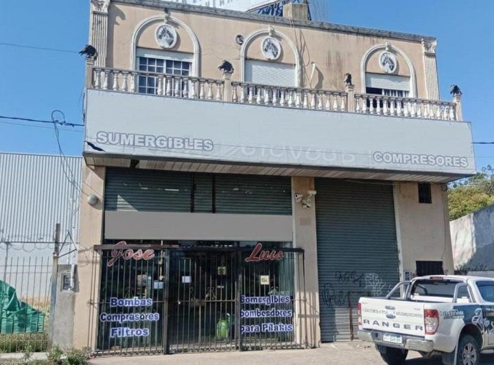 Local comercial · 216m² · 2 Cocheras