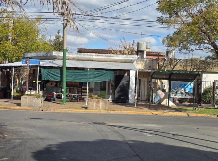 Local comercial · 85m² · 4 Ambientes · 2 Cocheras
