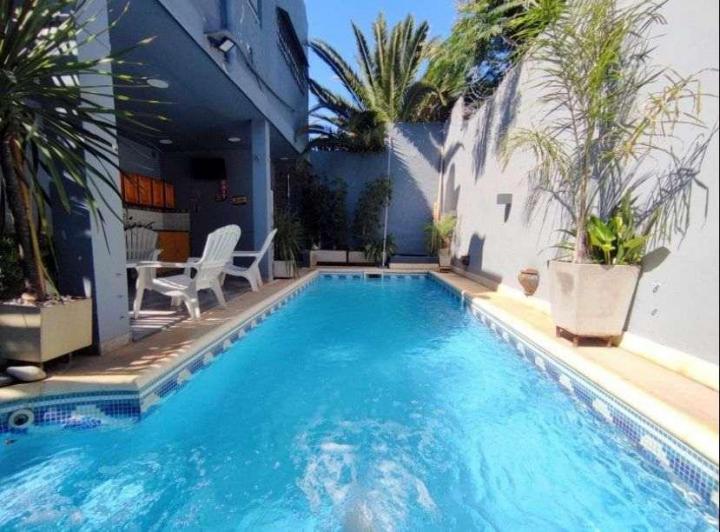 Local comercial · 350m² · 4 Ambientes · 2 Cocheras