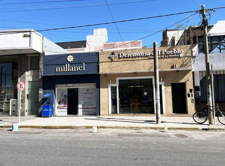 Local comercial · 243m²