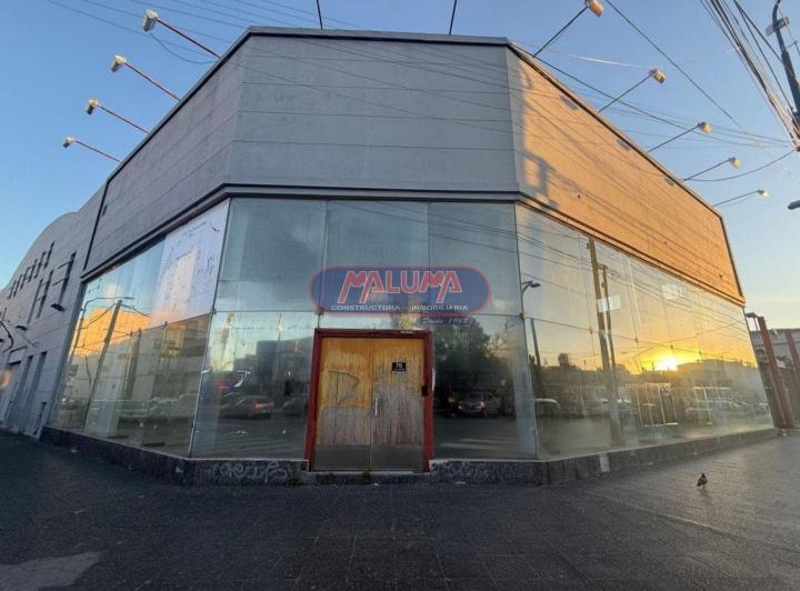 Local comercial · 3300m²