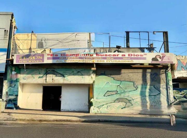Local comercial · 561m²