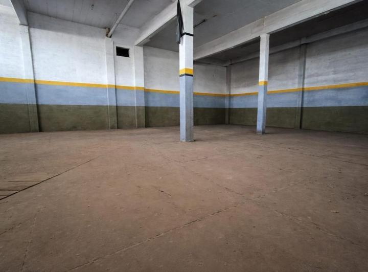 Local comercial · 240m² · 4 Ambientes · 2 Cocheras