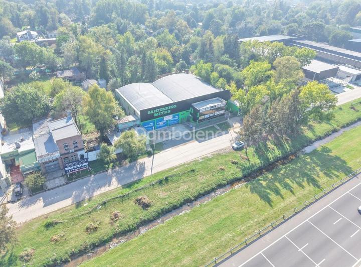 Local comercial · 1100m² · 5 Cocheras