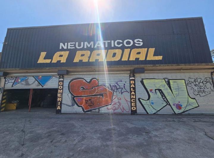 Local comercial · 694m²