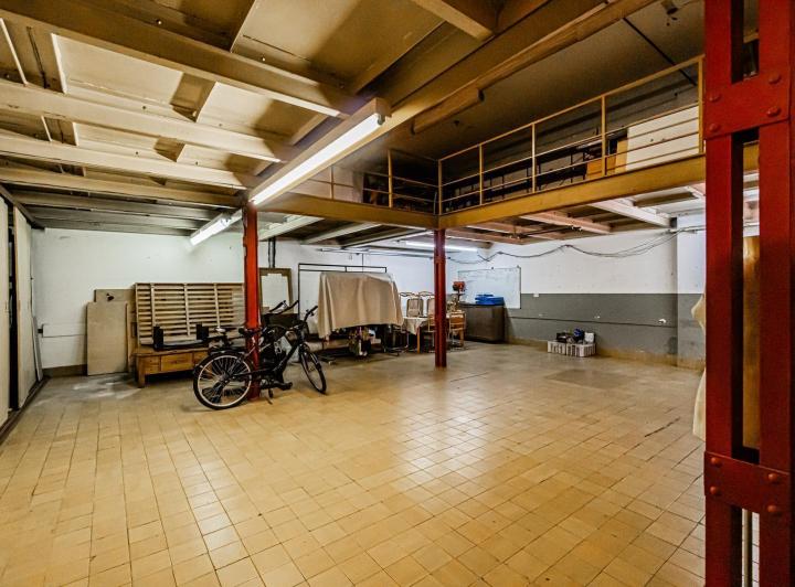 Local comercial · 348m² · 3 Ambientes · 2 Cocheras
