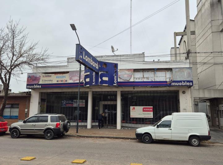 Local comercial · 1700m² · 8 Cocheras