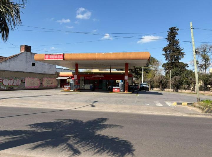 Local comercial · 380m² · 3 Ambientes · 10 Cocheras