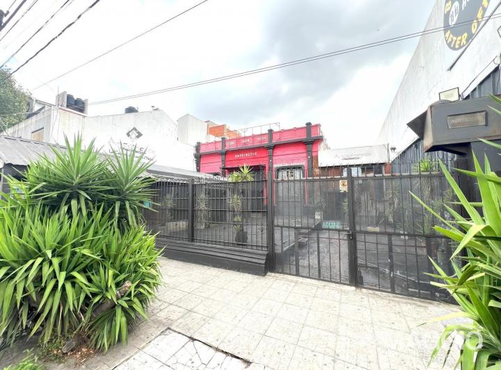 Local comercial · 300m² · 6 Ambientes · 5 Cocheras