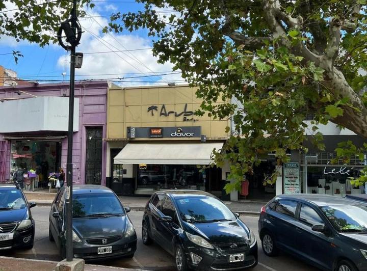 Local comercial · 389m²